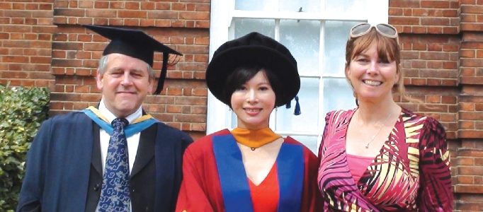 吳旭慧學姐(中)期勉大家找出人生的方向和目標，成功做自己的CEO